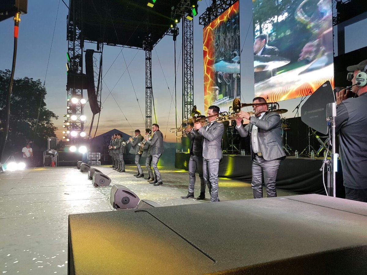 ElRecodoOficial's tweet photo. Ya estamos armando #LaGranPachanga desde el @LFestival #iUUU https://t.co/uTu6oIz9u2
