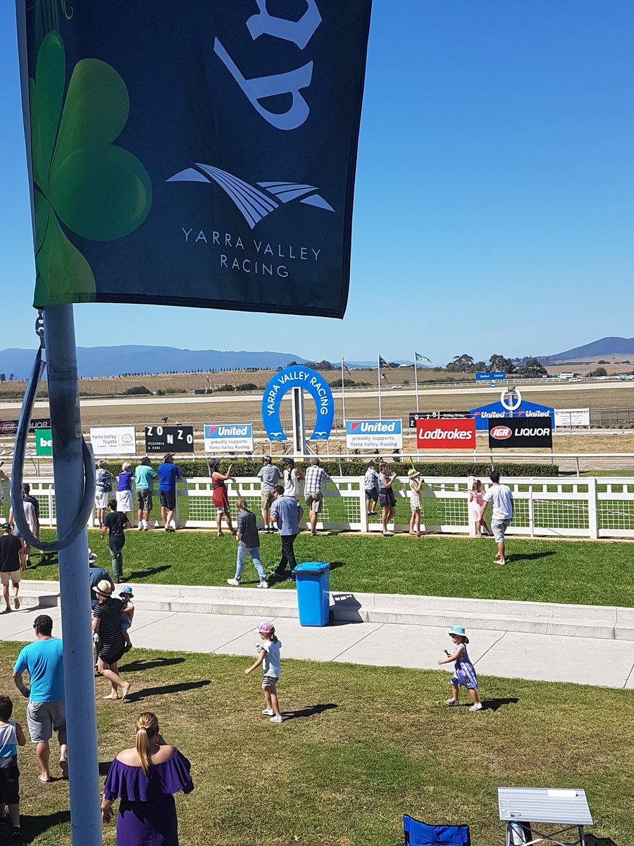 simonshirley72's tweet photo. Top day @YVRacing with the family! #scorcher #YVCup πβπππΊ @Country_Racing @fionashirley76 https://t.co/q4CxEhOI2z