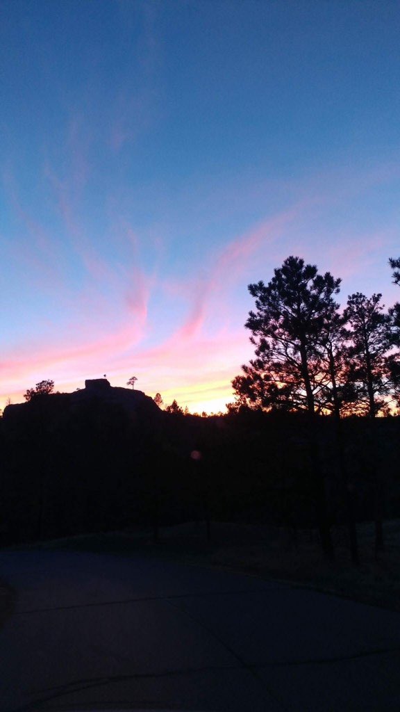 TravisMillikan's tweet photo. Perks of western Nebraska         👉🏽amazing sunset pictures https://t.co/0n0AliyWq4