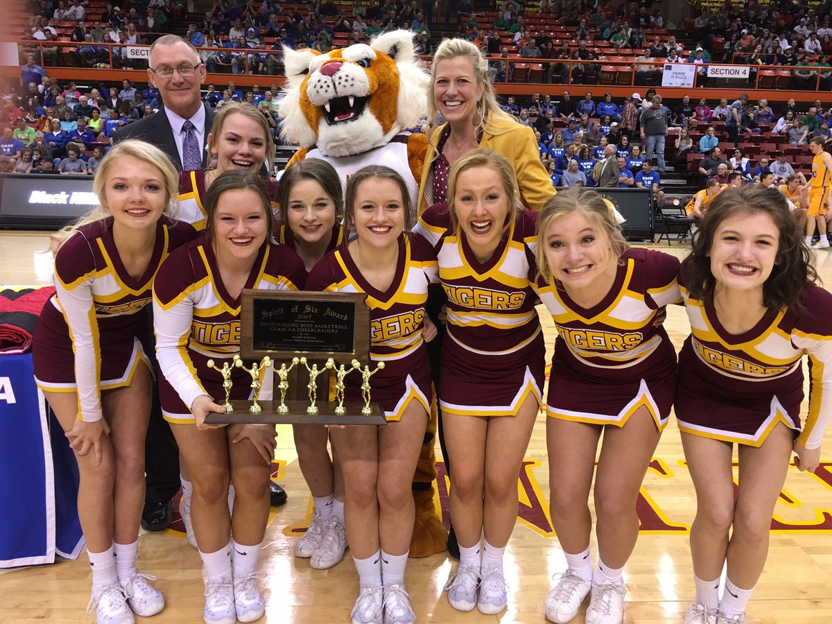 HarrisburgAD's tweet photo. HHS Cheerleaders 2017 Spirit of Six Award winners!  Congratulations!! https://t.co/YofP6PS5Jl