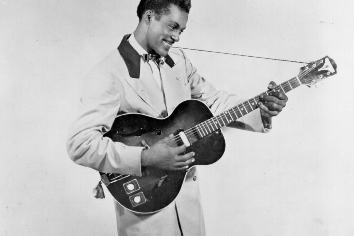 NBCNews's tweet photo. FULL STORY: Chuck Berry, father of rock 'n' roll, dies at 90, police say https://t.co/CUDKRNz7tP https://t.co/9inpduZEwx