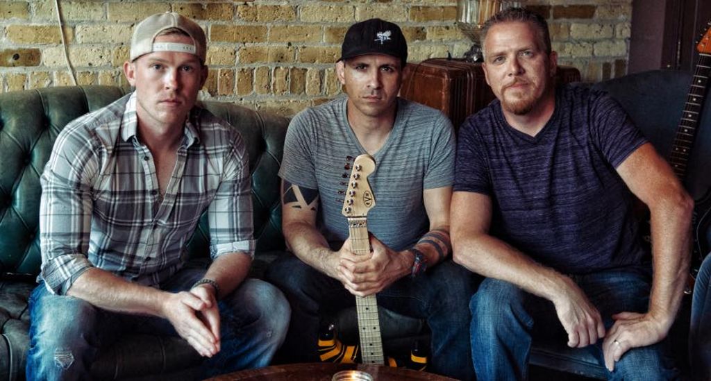 SkootersRoadHse's tweet photo. Skooter's Sat Night
@saddlebrook LIVE in the BARN!
#DJDancing all night long!
#Always2partiesin1 https://t.co/goot5d0uke