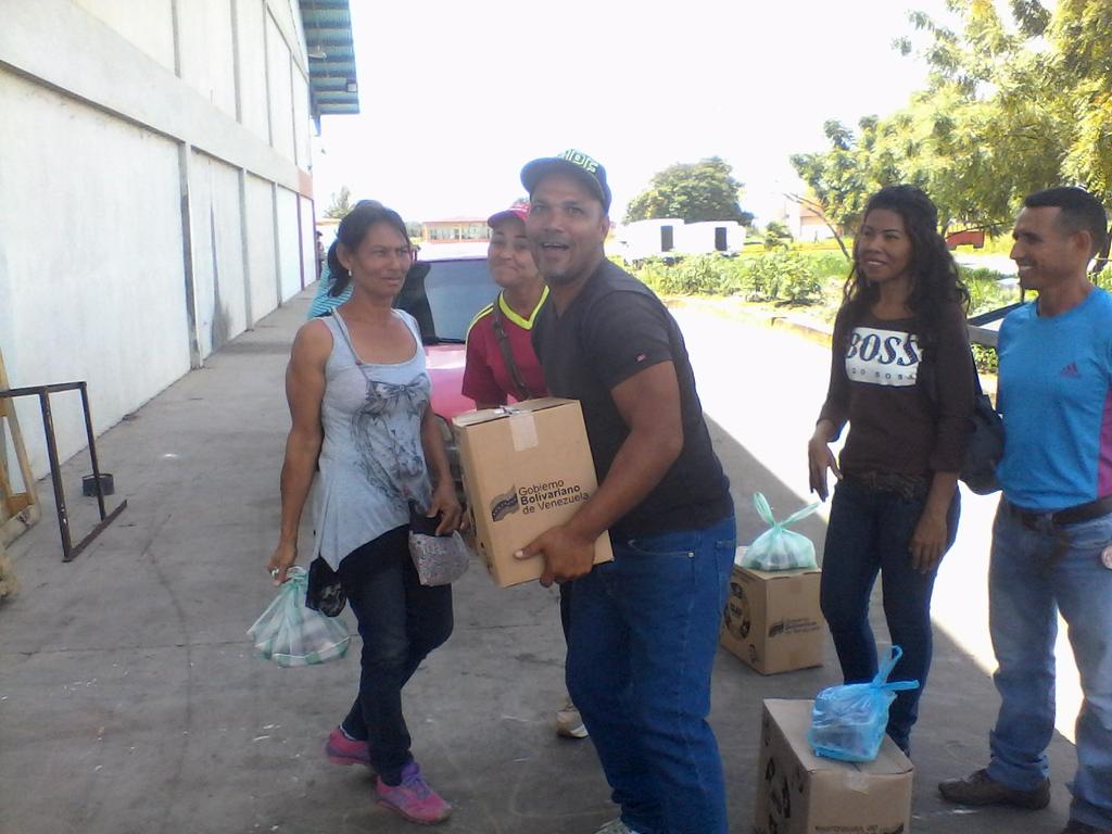 gasmaca's tweet photo. Trabajadores de Gasmaca reciben beneficio de cajas del clap. https://t.co/fHogtLdg2i
