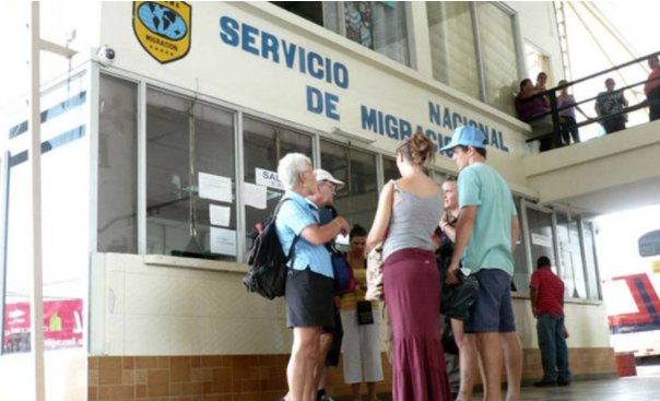 CaraotaDigital's tweet photo. Venezolanos con 6 meses en #Panamá deberán salir por 30 días para reingresar https://t.co/4eUdrBKVw0 https://t.co/uDHFnS1Ecj