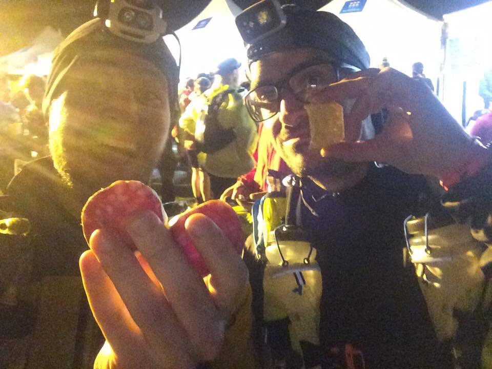 AR_Republique's tweet photo. . @fxgk et @gregrunrun terminent leur 80 km ! 🙌🏻🙌🏻🙌🏻 #whyirunrepublique #respect https://t.co/gFnzoAc8mQ