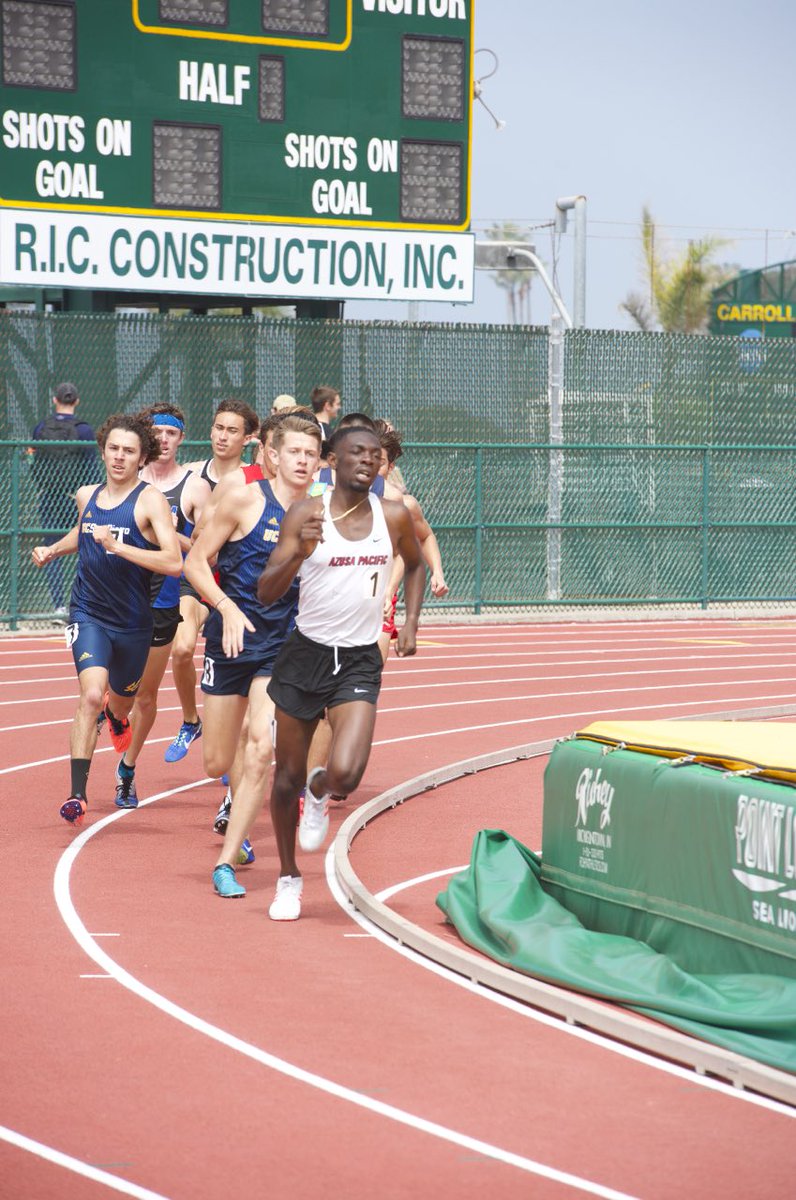 BrookeCaravello's tweet photo. Aaron Potts runs solo for Men's 800 in the first heat. Keeping it tight in the front of the pack. Aaron finishes with a 1:56. #APUTF https://t.co/1ZwxTBZJs7