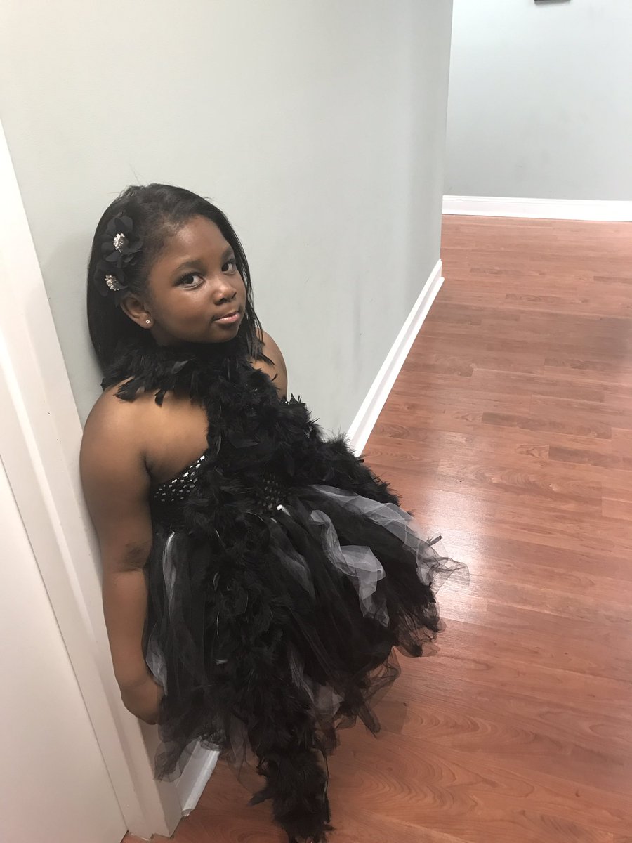 KennedyQueendom's tweet photo. #HollywoodGlam #HOLLYWOOD GLAM #Kidmodel #style #KennedysQueendom https://t.co/oAUTMvJJcC