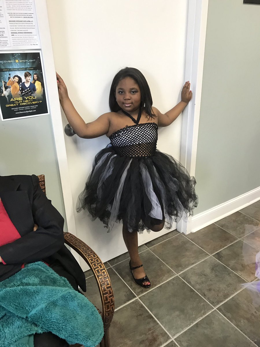 KennedyQueendom's tweet photo. #HollywoodGlam #HOLLYWOOD GLAM #Kidmodel #style #KennedysQueendom https://t.co/oAUTMvJJcC