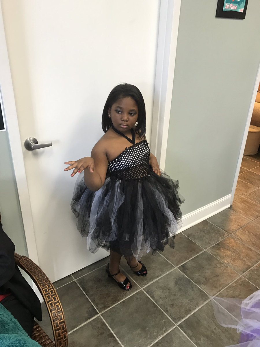 KennedyQueendom's tweet photo. #HollywoodGlam #HOLLYWOOD GLAM #Kidmodel #style #KennedysQueendom https://t.co/oAUTMvJJcC