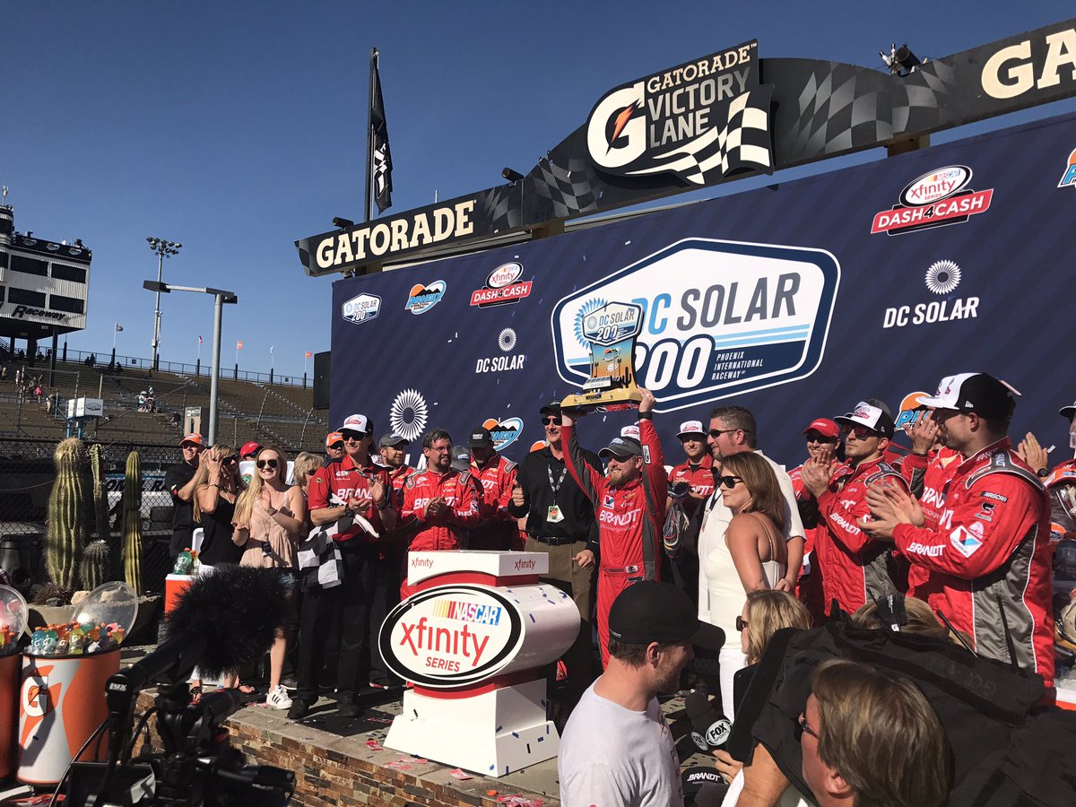 phoenixraceway tweet picture