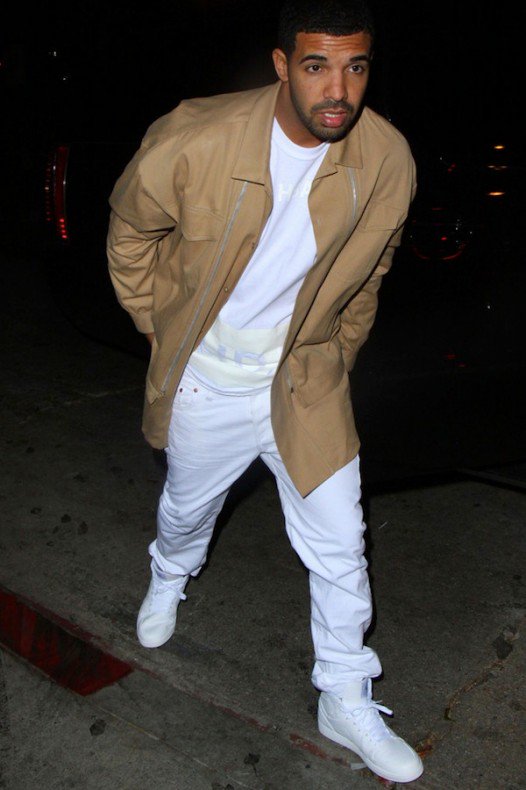 ComplexMusic's tweet photo. "She wanna get married tonight/but I can't take a knee cuz I'm wearing all-white" https://t.co/rP1gqNYeB8