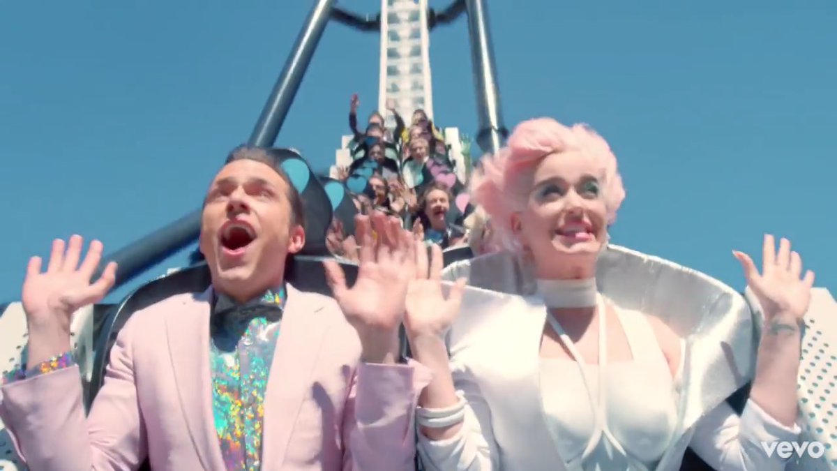 californiagurls's tweet photo. @katyperry me in the front row of your next tour #CTTRVideo https://t.co/EWJhOOn468