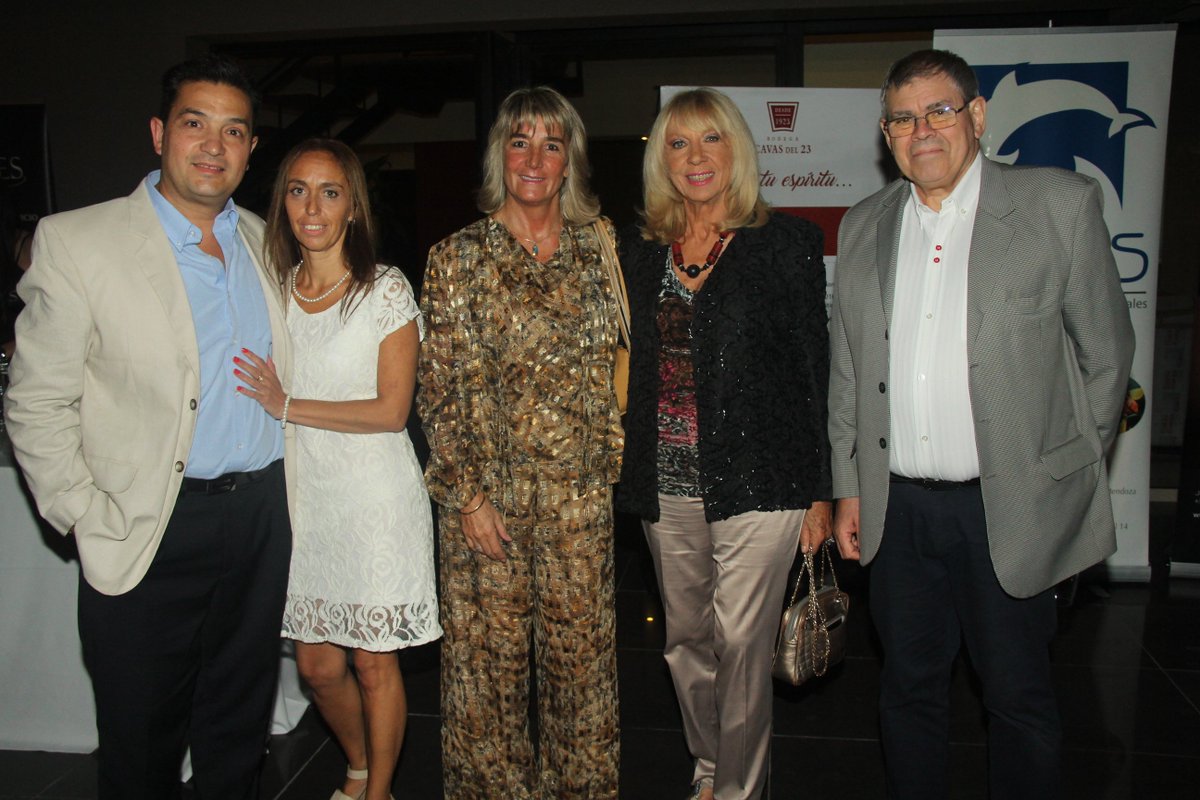 jpparapuno's tweet photo. #SocialesLA Hombres Gourmet en una gran noche de premiación https://t.co/yQOHzafcL4 https://t.co/AJh8Isft6f