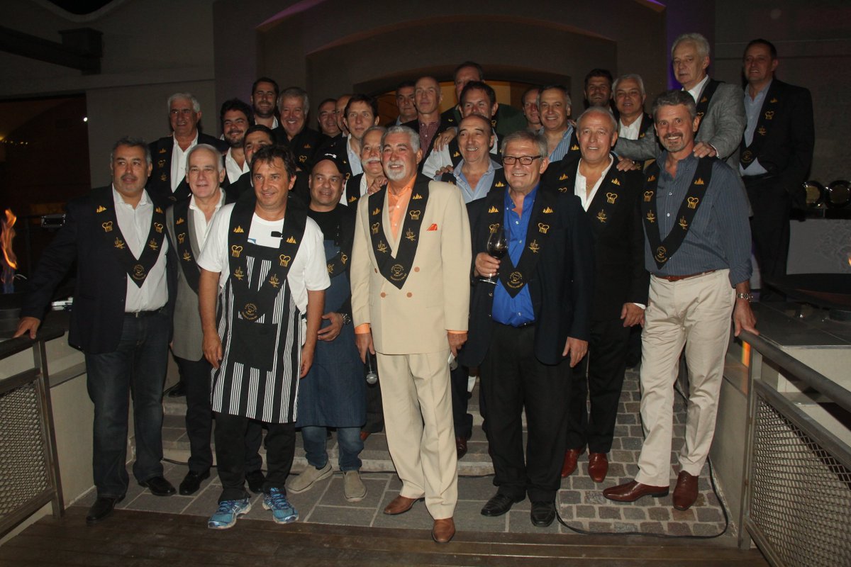 jpparapuno's tweet photo. #SocialesLA Hombres Gourmet en una gran noche de premiación https://t.co/yQOHzafcL4 https://t.co/AJh8Isft6f
