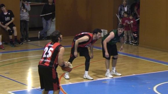 Victòria treballada de la <a href="/UESC_SantCugat/">🔴Unió Esportiva Sant Cugat⚫</a> davant el <a href="/CBSantNarcis/">C.B.Sant Narcís</a> per consolidar-se a la zona de 'play-off' 
bit.ly/2n9ummT