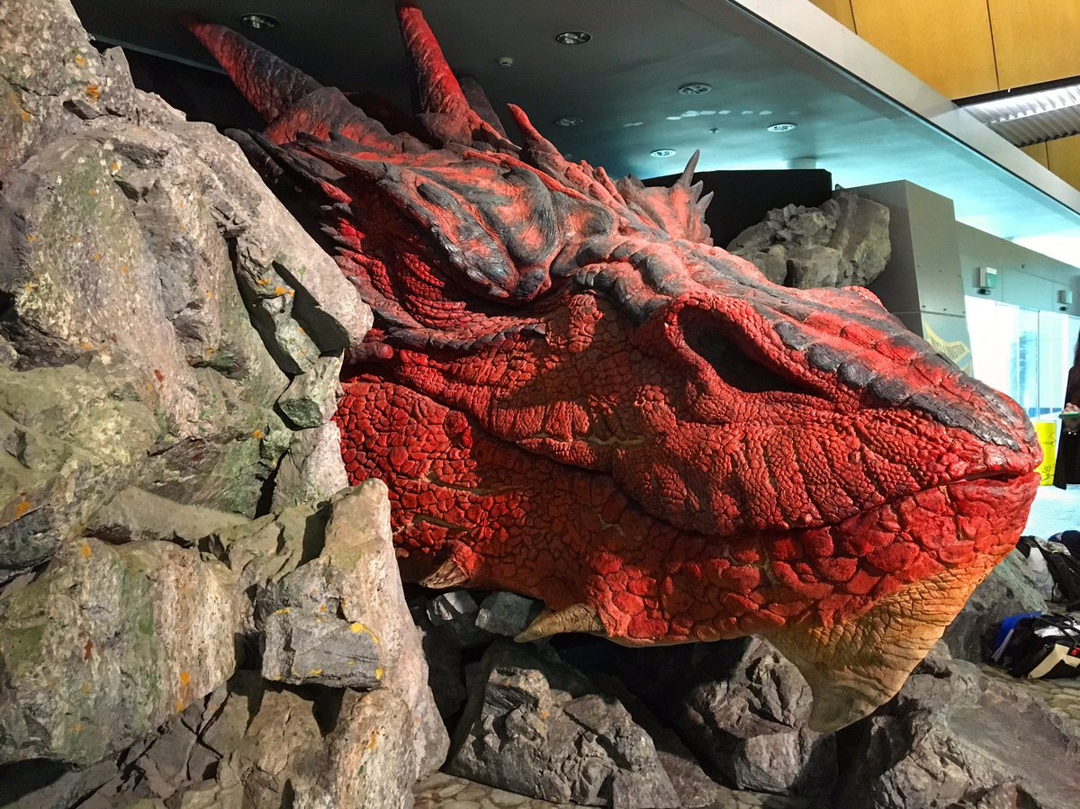 jaa906's tweet photo. #Smaug greeting new arrivals in the #WellingtonAirport. #lotr #middleofmiddleearth #newzealand #dragon https://t.co/UTE9pmLLqN