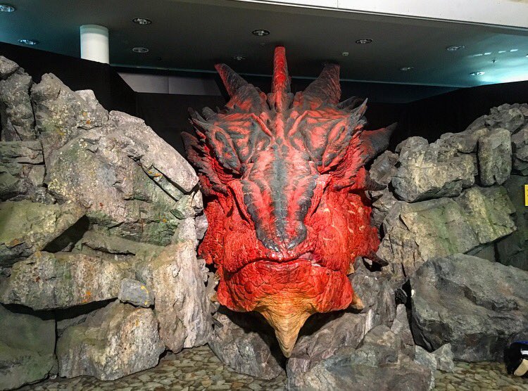 jaa906's tweet photo. #Smaug greeting new arrivals in the #WellingtonAirport. #lotr #middleofmiddleearth #newzealand #dragon https://t.co/UTE9pmLLqN