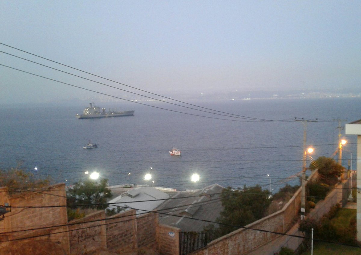 ernestomolina85's tweet photo. Un atardecer helado en la bahia de Valparaiso ya se esta acabando el verano @Capuertovalp @GolpeNoticias @RadioRecreoCL @belenvelasquez. https://t.co/k8q1HwTCmm