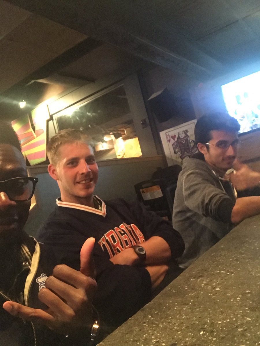 ODUClubTennis's tweet photo. Can't come to UVA without eating at Mellow π @UVAClubTennis @USTAMidAtlantic #tocmas https://t.co/8a7P5v1QTd