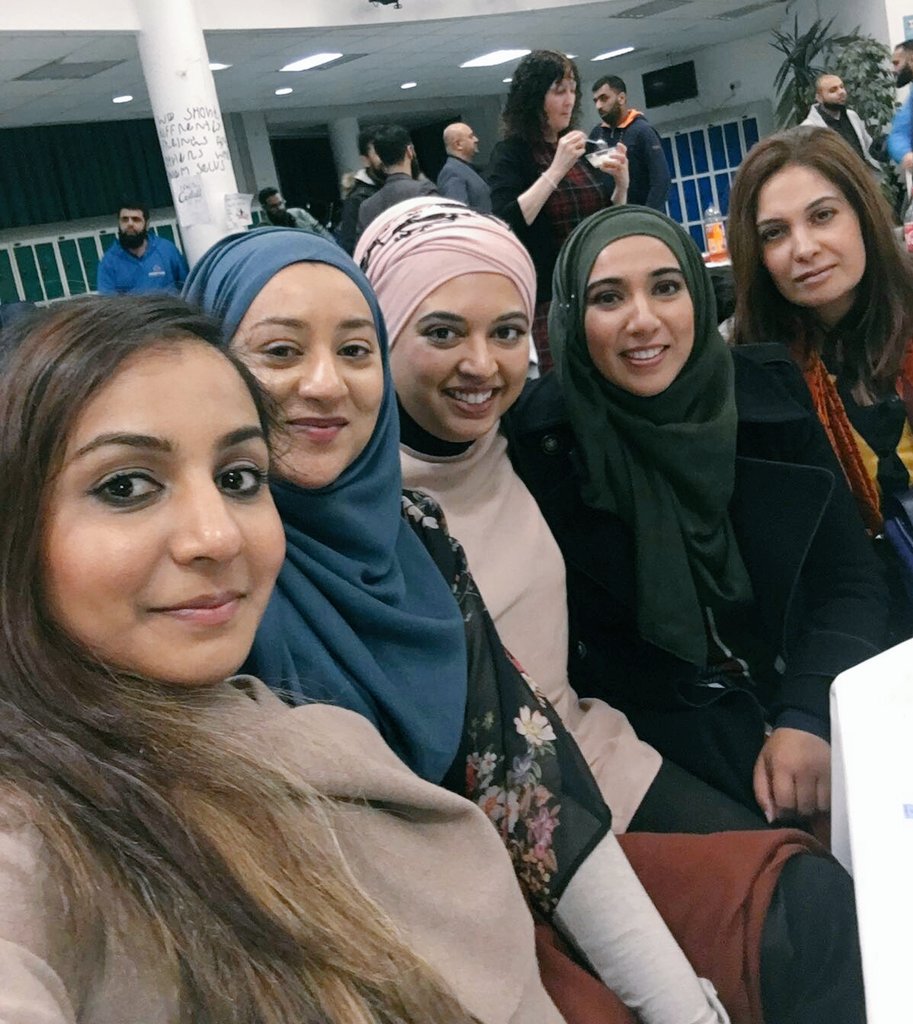 samina_ansari_'s tweet photo. @edin_cares vol dinner post Lebanon trip and secs after this pic taken the dodgy table tips over.. gulab jamins &amp; ice cream everywhere 🙊 https://t.co/zZElk5dCYQ