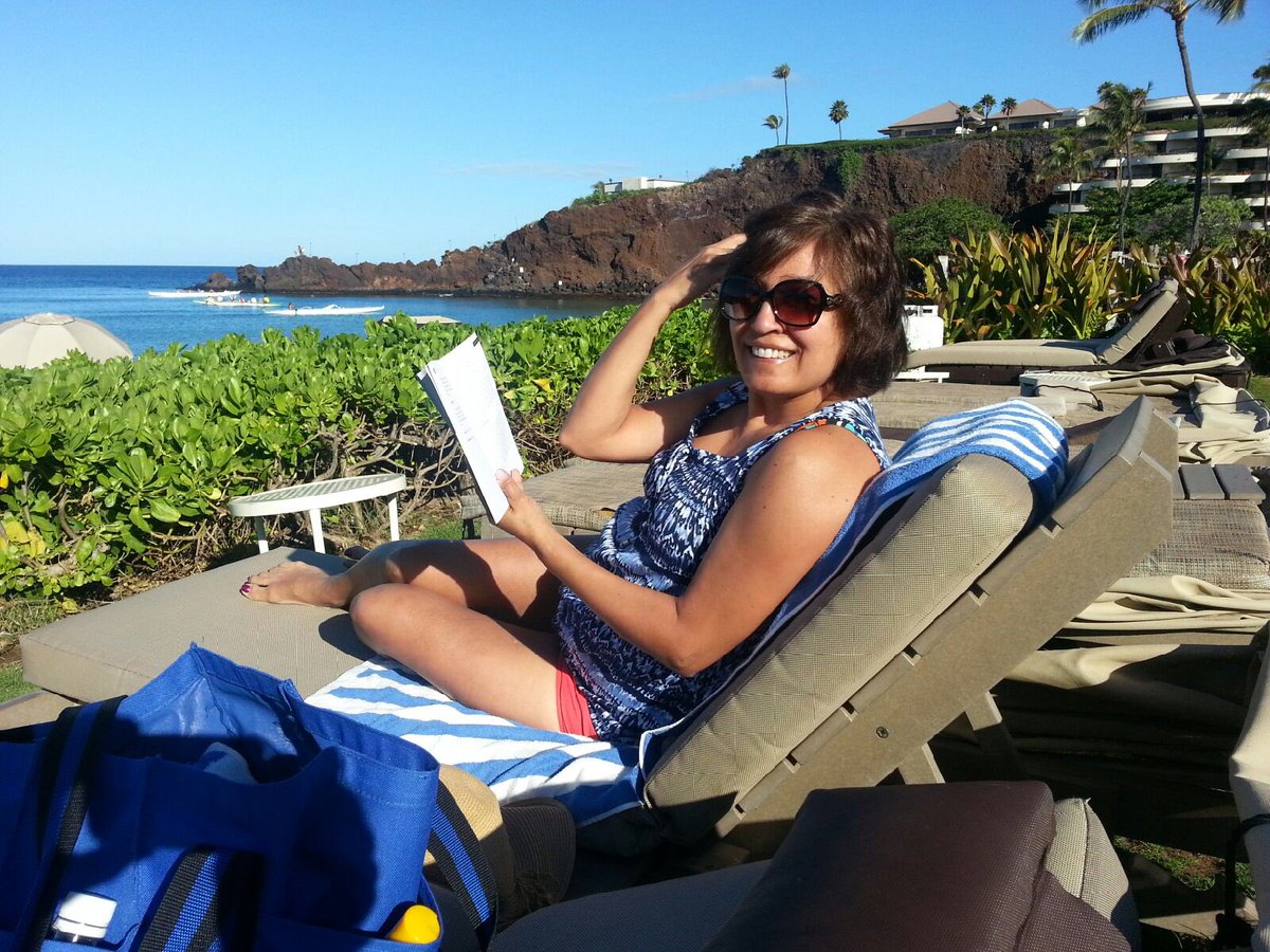 CDFulkesLibrary's tweet image. Aloha from our registrar, Patricia Parks! #rrockreads