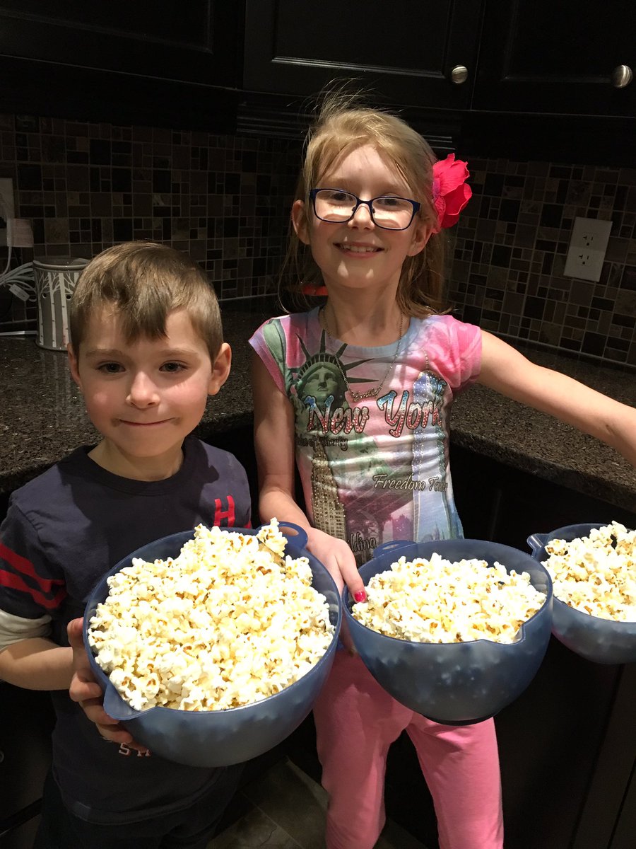 MelMerz22's tweet photo. Hi Amar. I figured you missed me. And would want to see what we're eating. @amletogreco #popcornparty #imadetoomuch https://t.co/yZcnpUsCSi