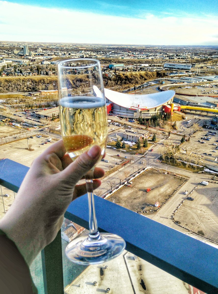 cmcalgary's tweet photo. Having an evening cocktail &amp; going to watch the sunset from @guardiantower penthouse. What a way to start my day off! #ParamountSuites #yyc https://t.co/dkJRUP0qen