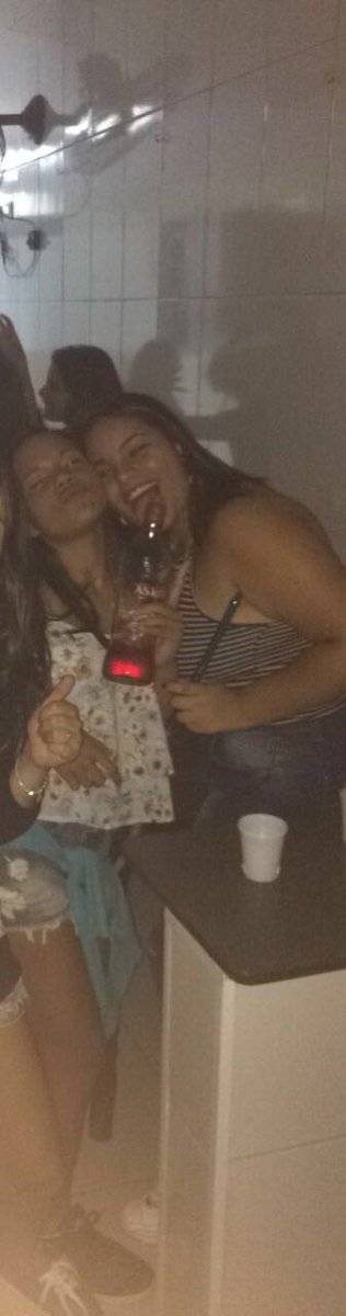 _emillyaraaujo's tweet photo. Parabéns para a piranha da minha vidaaaaa!! #PDZN 🍻❤️❤️❤️❤️ https://t.co/pBbLjUP4eb