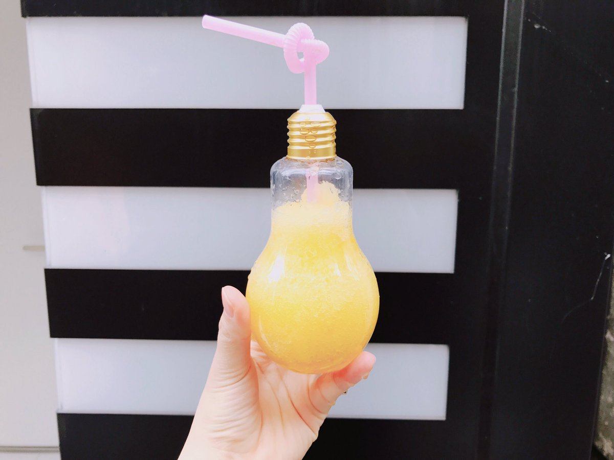 mikitty321's tweet photo. ���本でも電球ソーダ飲めるのか！かわいいー💕 https://t.co/nIJ2e47Wrv