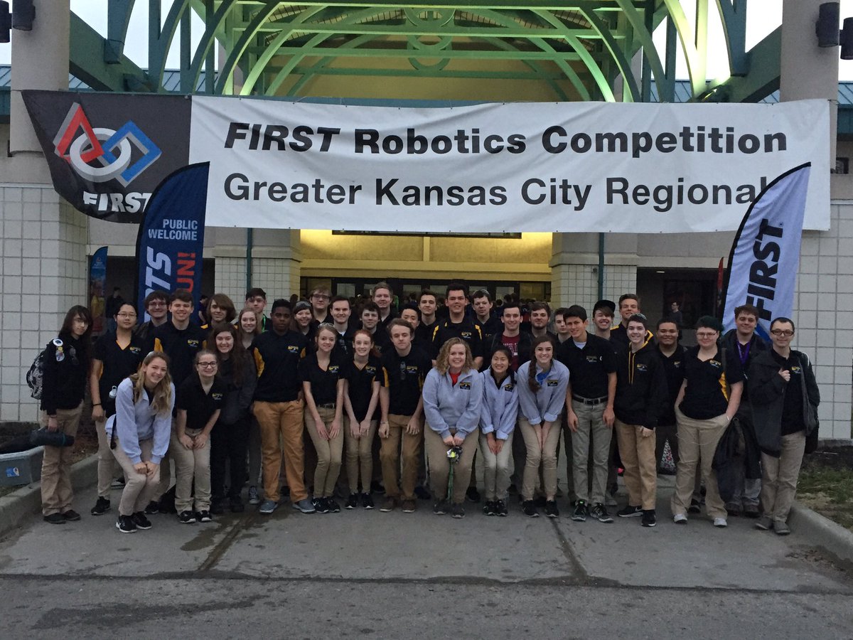 1730teamdriven's tweet photo. What a weekend💛🤖 #omgrobots #FRC1730 https://t.co/uF4AsXoMzT