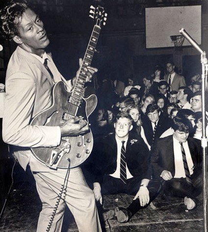 My fav Chuck Berry photo is Ed Roseberry's. Memorial Gym, University of Virginia, 1965. @UVA uvamagazine.org/articles/old_s…