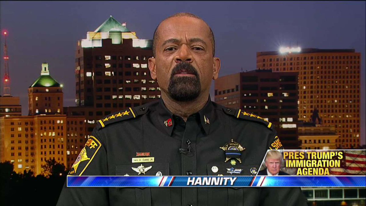 bfraser747's tweet photo. 🇺🇸🇺🇸 #AmericaFirst 

“#SanctuaryCities provide a safe haven for criminal activity.” ~ @SheriffClarke 

#Hannity #BuildTheWall #MAGA https://t.co/SzmC5Iv9L6