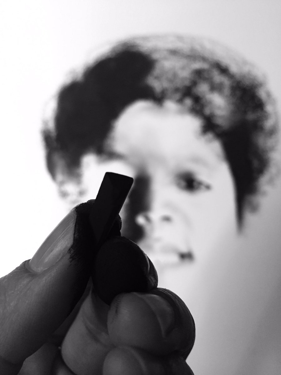 HeatherBTaylor's tweet photo. #workinprogress #charcoal #art https://t.co/4I3Xxp9Kll