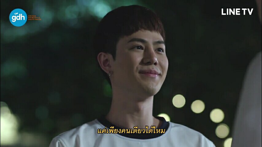LA_GOT7's tweet photo. จะคนตัดหรือคนโดนตัด หากยังมีเยื่อใยกันอยู่แม่งก็เจ็บทั้งคู่ หน้ากัสยิ้มแต่แววตามันไม่ใช่เลย #ไดอารี่ตุ๊ดซี่ส์2 #diarytootsies2 https://t.co/9WfBYIGPNj