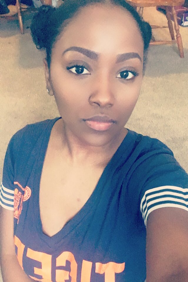 Ap_thebarbie's tweet photo. April Monae 🦋 #beauty #naturalmakeup #donemyself #eyebrows #melanin #naturalhair #beauty #loveyourskin https://t.co/u2Cd1yLDNP