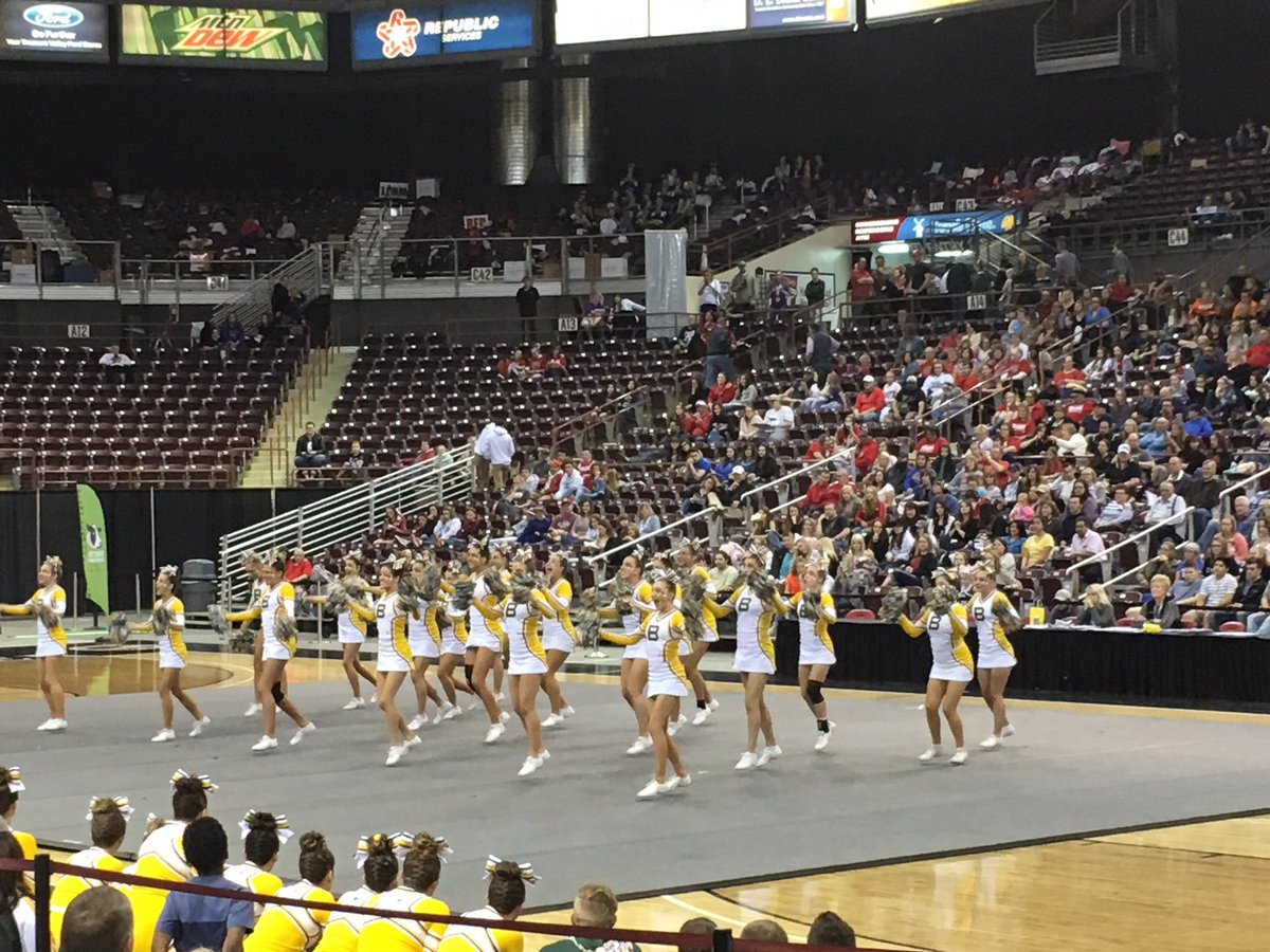 BeesAdmin's tweet photo. Pom, Pom, on and on...go BEES at state cheer! @bjsd93 @Bonnevillebees @BonnevilleHoops @bhscompliment93 @swarm2k17 https://t.co/ykEUus5tXM