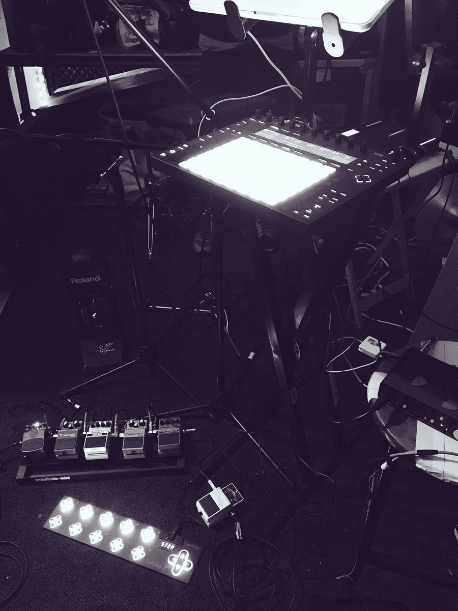 vlomusic's tweet photo. Part of my set up for tmrw's #experimental gig @bowerypoetry NYC 3/19 6pm sharp 🎸#electronicmusic #altpop #femaleproducer @Ableton #softstep https://t.co/3rS9C6Swrr