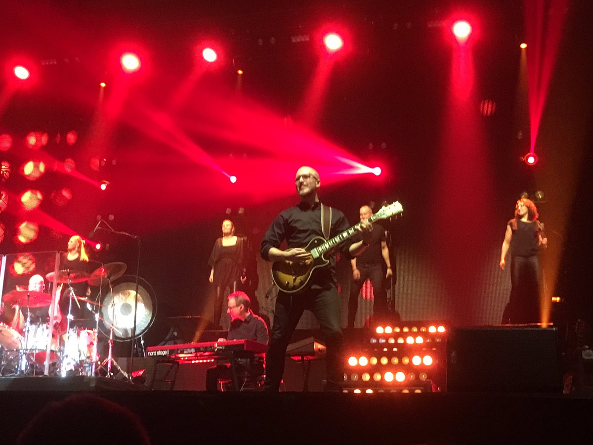 NaSoMo's tweet photo. #Freddie70years #JohanBoding
#NightOfQueenBand and Choir
Amazing show 😃 Thanks 🎸😎 https://t.co/v36yCKOibh