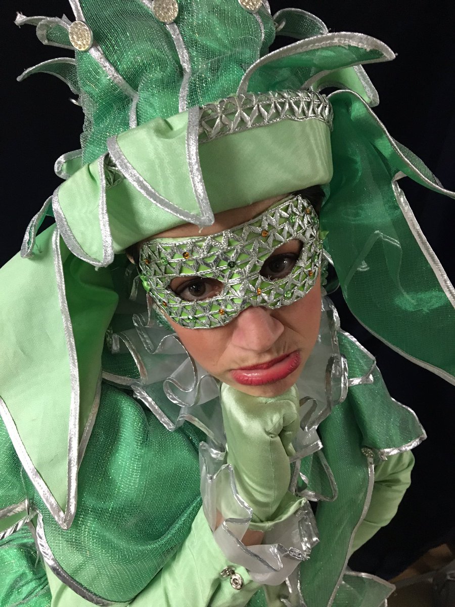 ayanahaviv's tweet photo. Ce n'est pas facile d'être vert. #LesContesd'Hoffman #LAOHoffman @laopera https://t.co/gmTeleoaTy