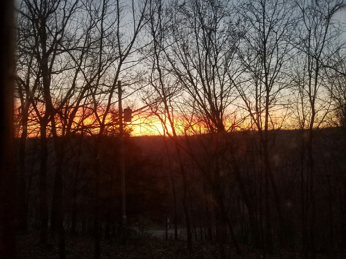 duanebevers's tweet photo. @jamesaydelott  Fire in the sky #spavinaw https://t.co/8U0lu7YK4d
