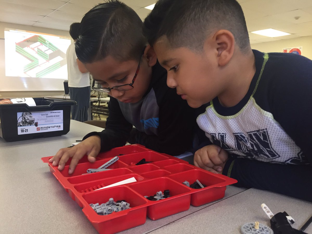 ComptonRobotics's tweet photo. @Longfellow1617 is working hard for the final event @ComptonUnified https://t.co/idrH5nqINW