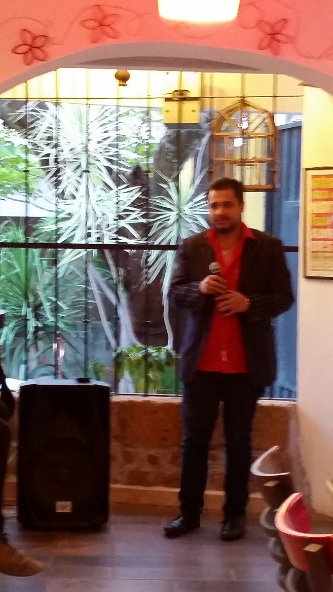 KfeDLaFinca's tweet photo. Ya se siente la #bohemia con #DANIELNAVA en el #CaféDeLaFinca https://t.co/Gv4PMuekKY