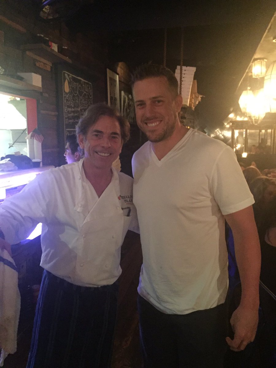 ChefBruceMolzan's tweet photo. Case keenum ruggles Black for his Paleo fix. We love him.!!! #Paleo #RugglesBlack#NFL #Organic https://t.co/AI0UdNkjgQ