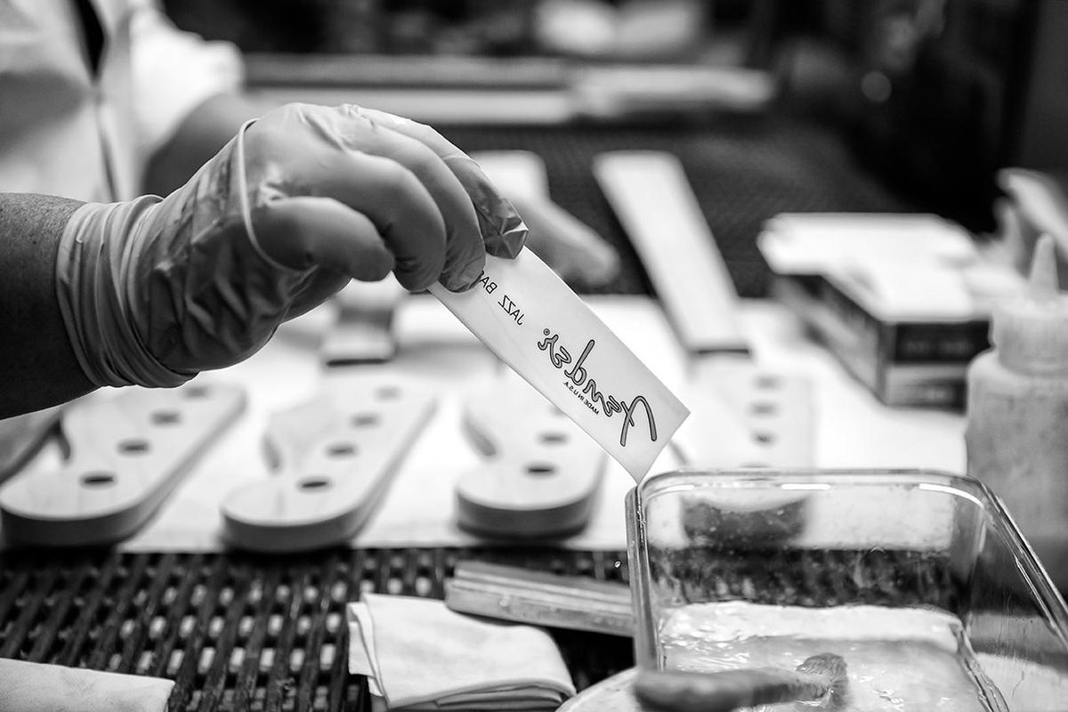 Fender's tweet photo. It's all about the detail.
#FenderFactory #wheredreamsaremade https://t.co/J4hr0Q1Ic4