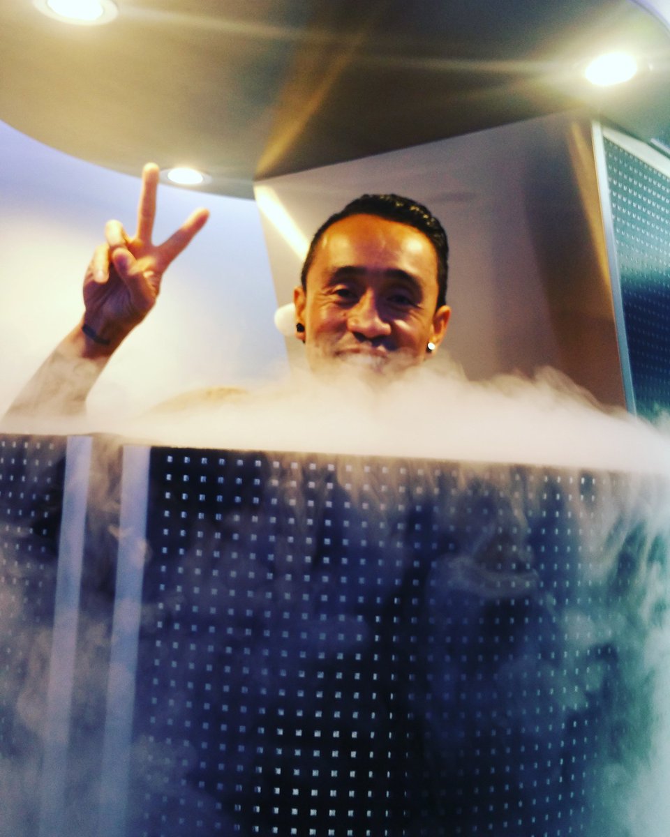 BadatoReinhardt's tweet photo. Recovery session:
Freezing "deeeeez nutz" https://t.co/DnjjGHxZGo