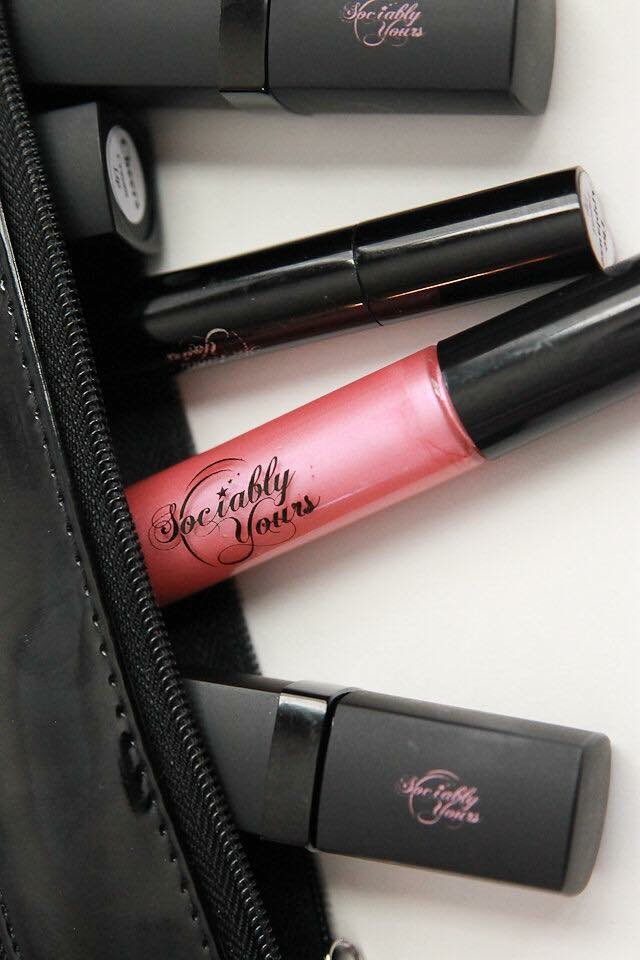 sociablyyours's tweet photo. Don't forget your PS Collection by @sociablyyours. #girlsnightout #datenight #PSCollection #SociablyYours #makeup #lipcandy https://t.co/Ye7gIbTJeh