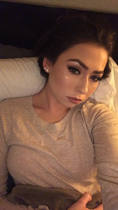 Cramping v bad and rly don't want to leave my bed but I somehow managed to do my makeup while laying<a href="/tag/ir"class="tags"><span>#ir</span></a><a href="/tag/creampie"class="tags"><span>#creampie</span></a>