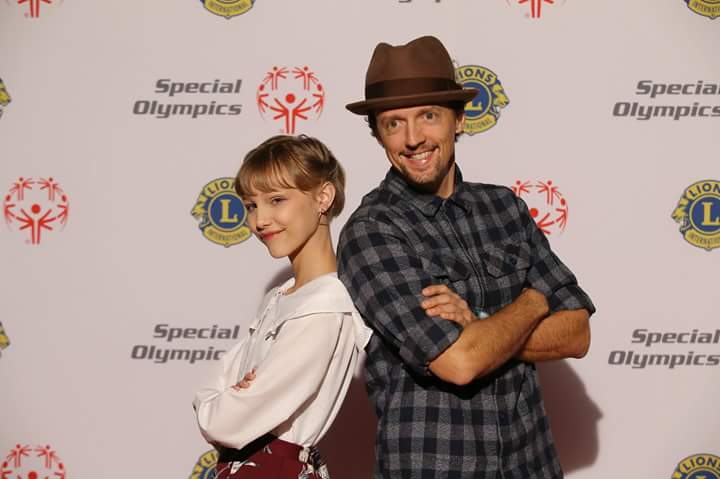 GraceVanderWaal's tweet photo. Thank you to everyone involved in @SpecialOlympics for allowing me the honor of sharing the stage with one of my idols @jason_mraz. #Amazing https://t.co/MkXeuFaa7c