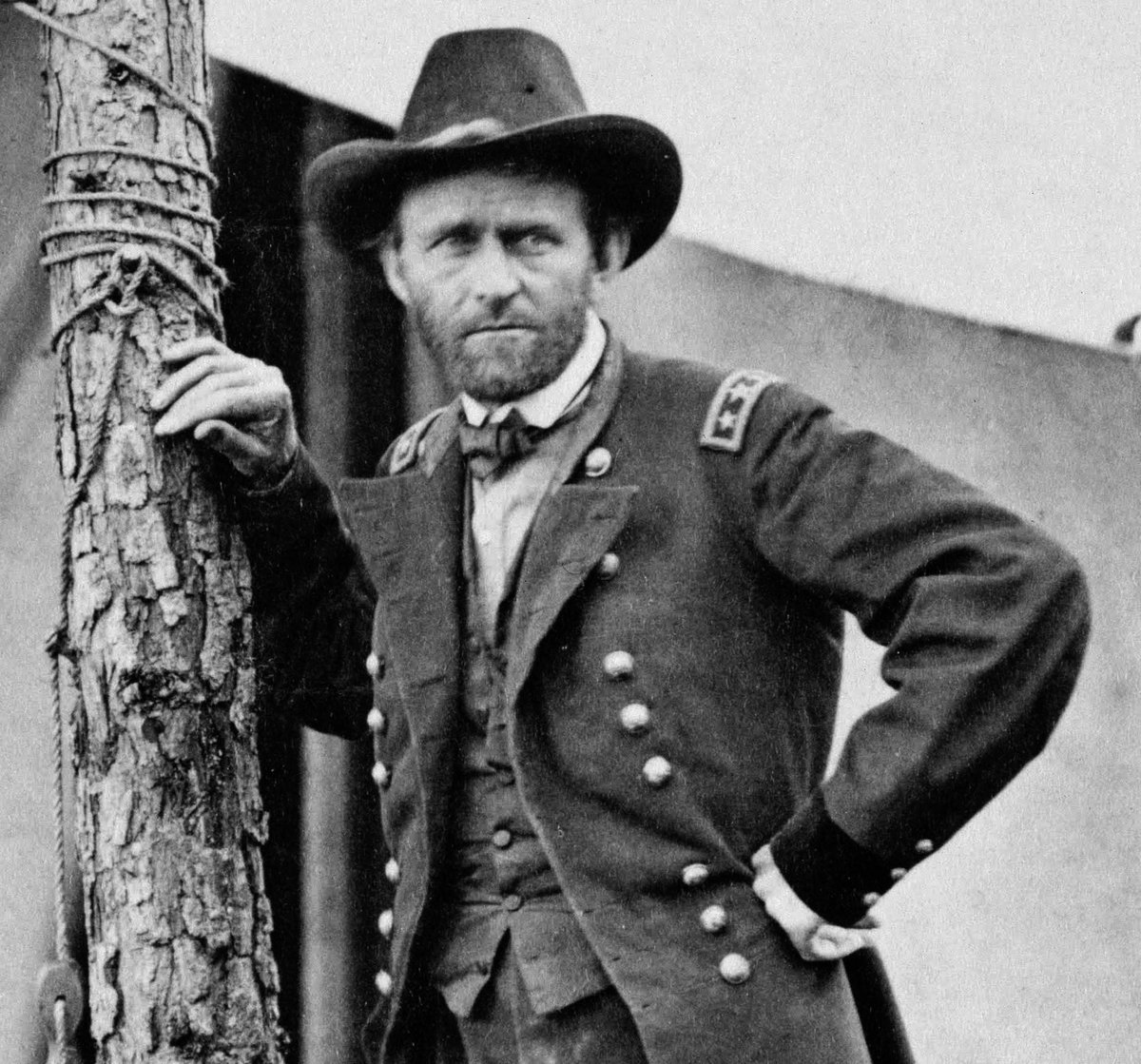 FtCampbellAgora's tweet photo. "Tell me what brand of whiskey Grant drinks. I would like to send a barrel of it to my other Generals." -Abraham Lincoln #DrinkandThink https://t.co/2rRQdA3X9Z