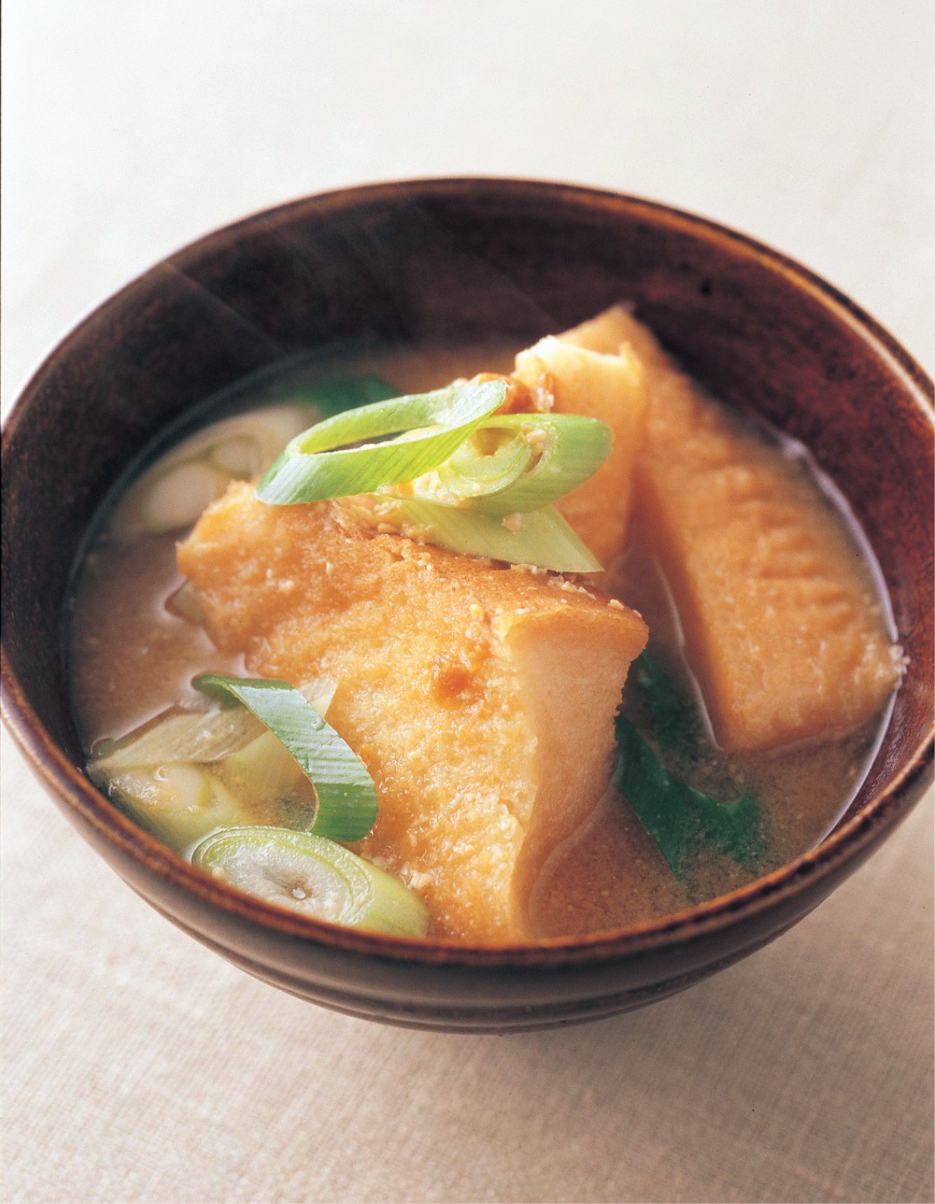 土井善晴の和食アプリ トーストした食パンの味噌汁 カリッと焼いたパンがお麩にかわる新食感 味噌とバターがぴたりと合う パンは食パンでもバゲットでも 野菜もくわえて一汁一菜 胃の腑も好奇心も満たしてください T Co Xrommu7egd
